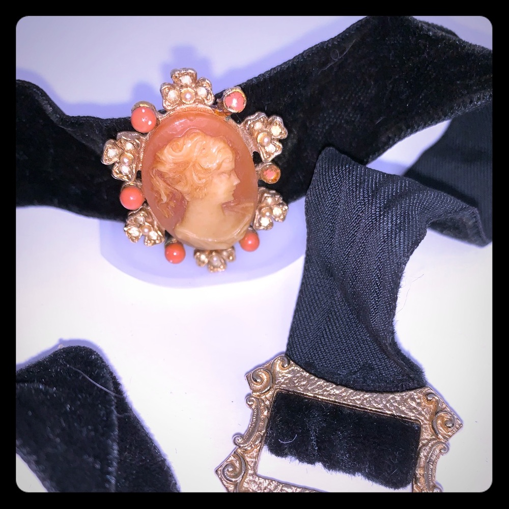 Vintage cameo choker